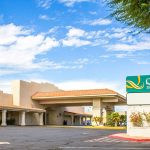 Quality Inn & Suites Lake Havasu Exterior Sign